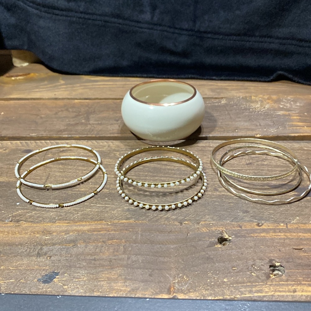 Vintage Large Bangle with additional 7 bangles - Picture 10 of 10